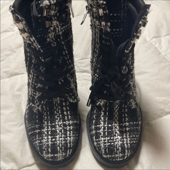 Jennifer López booties - Picture 3 of 4